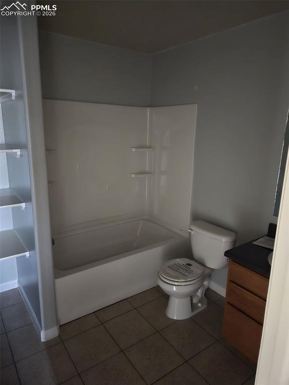 Image 14 of 26: Bathroom