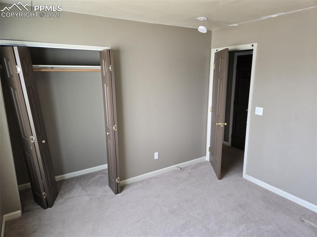 Image 17 of 26: Bedroom