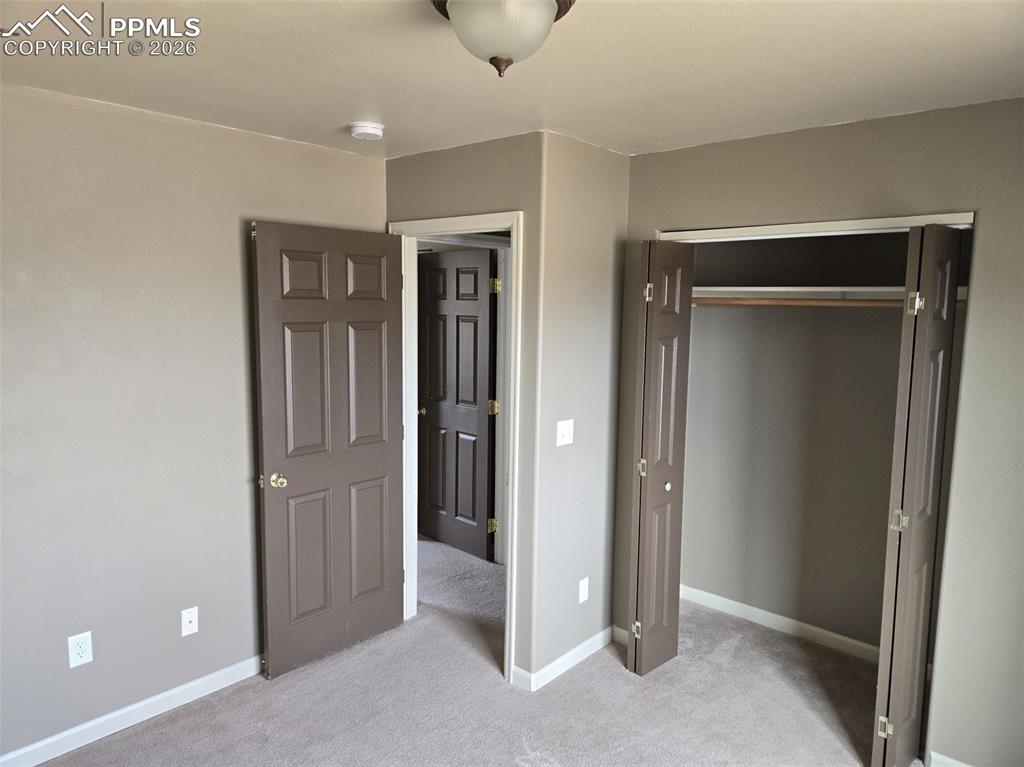 Image 19 of 26: Bedroom