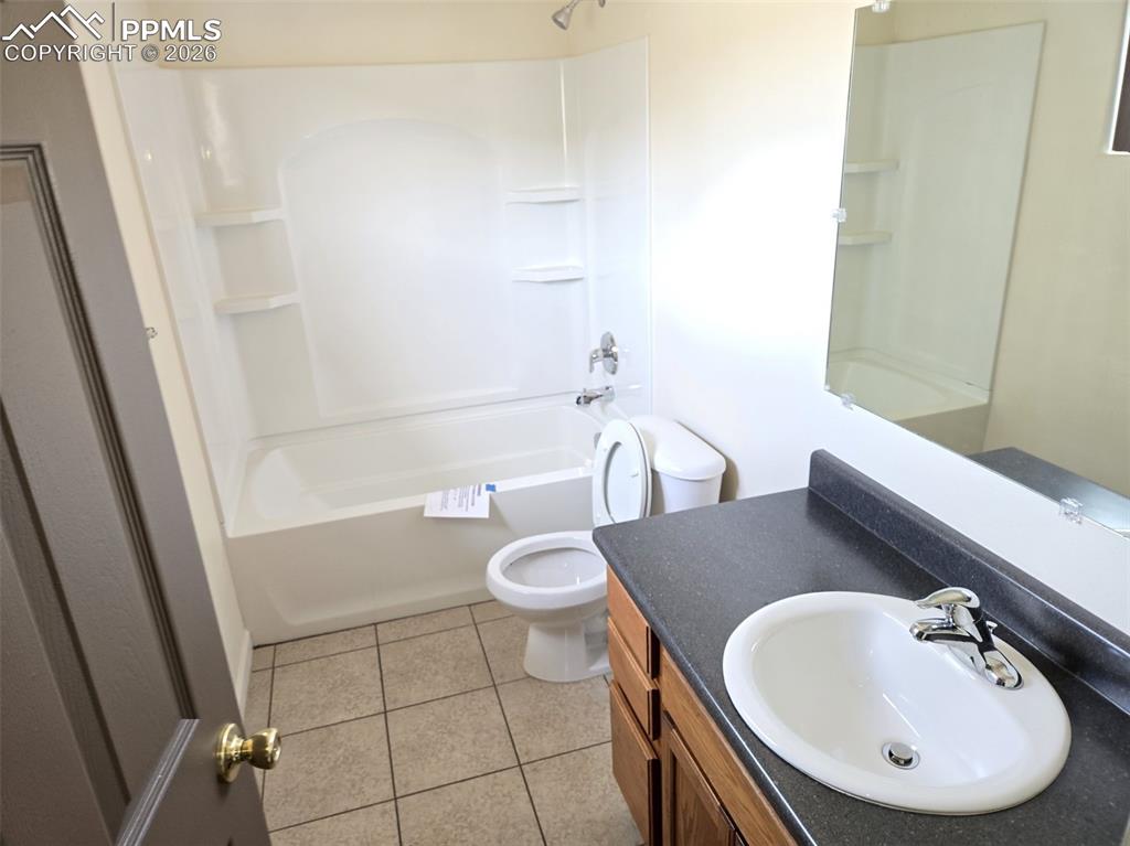 Image 22 of 26: Bathroom