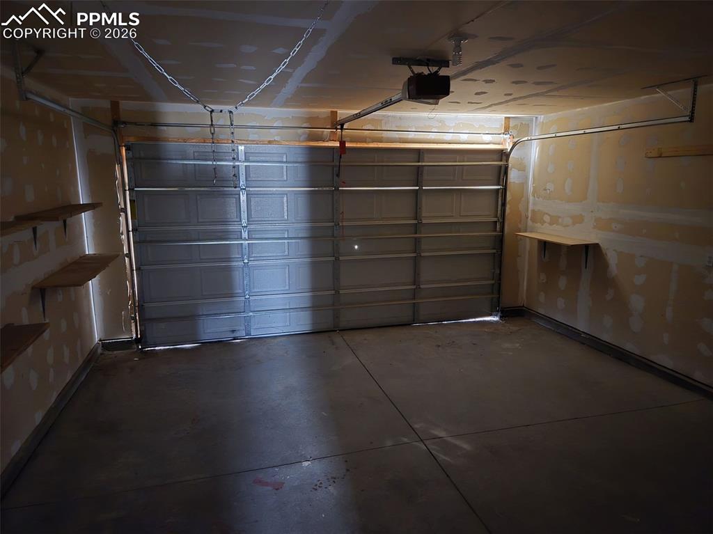 Image 6 of 26: Garage