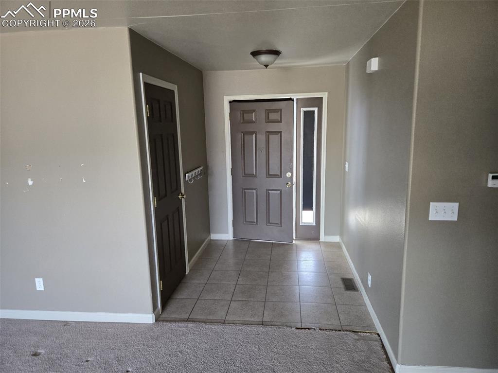 Image 7 of 26: Entry