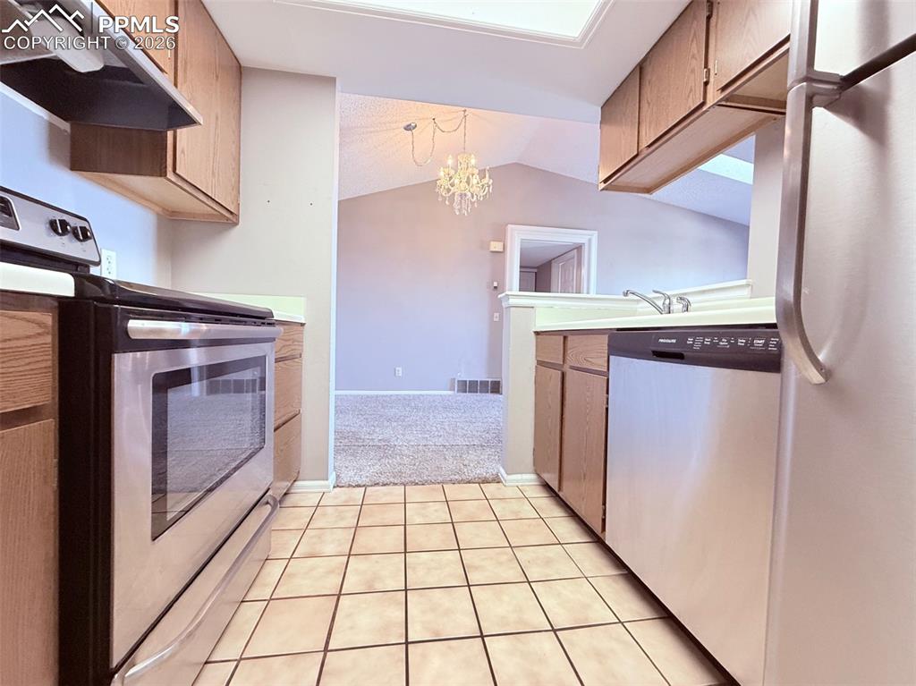 Image 11 of 29: Kitchen