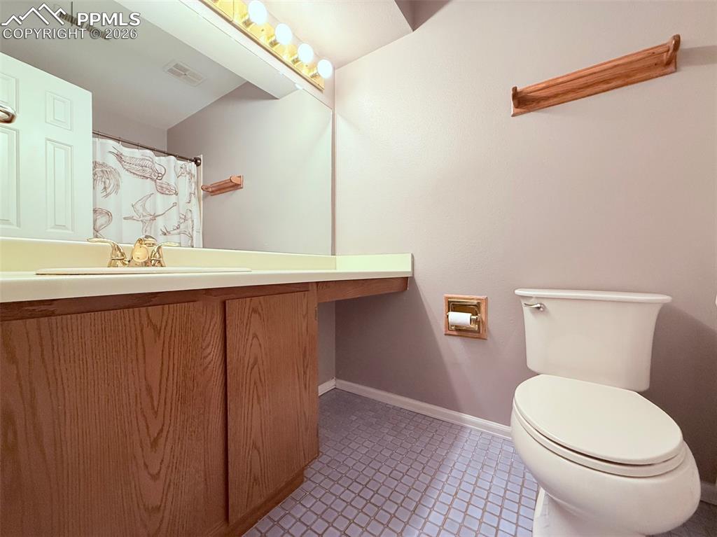 Image 22 of 29: Bathroom