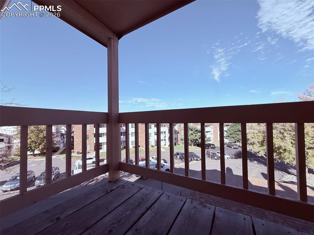 Image 24 of 29: Deck