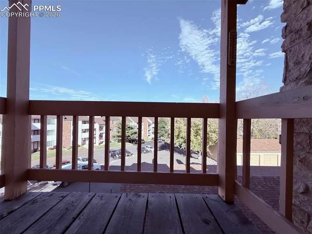 Image 25 of 29: Deck