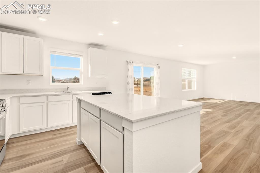 Image 14 of 35: Kitchen