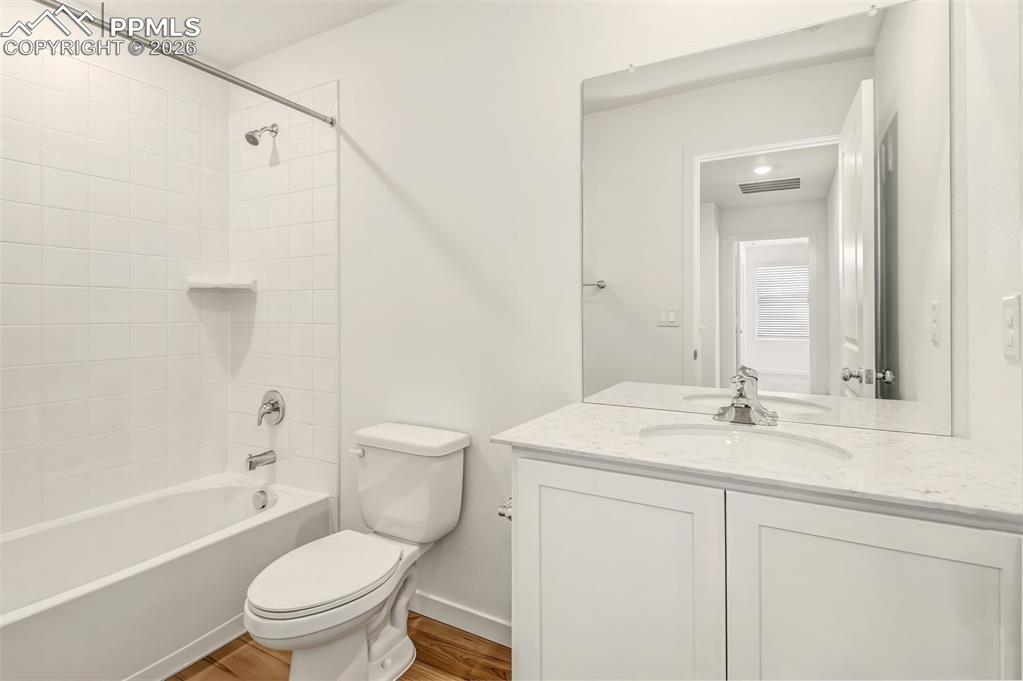 Image 9 of 35: Shared Bathroom