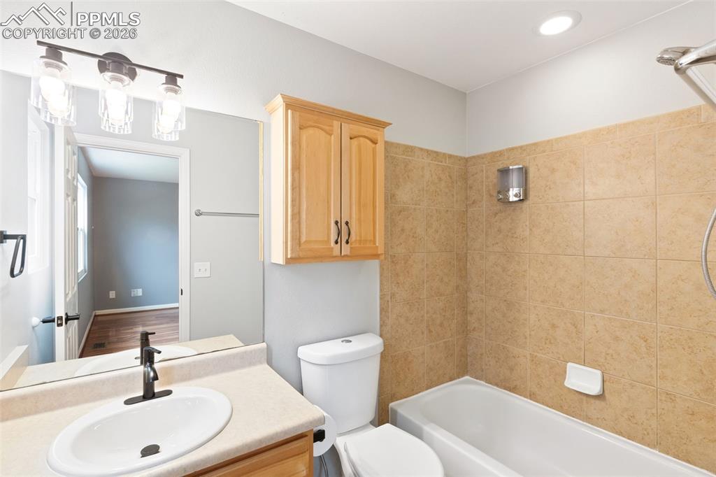 Image 12 of 21: Full Bath