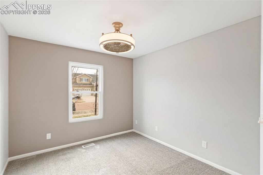 Image 13 of 21: bedroom