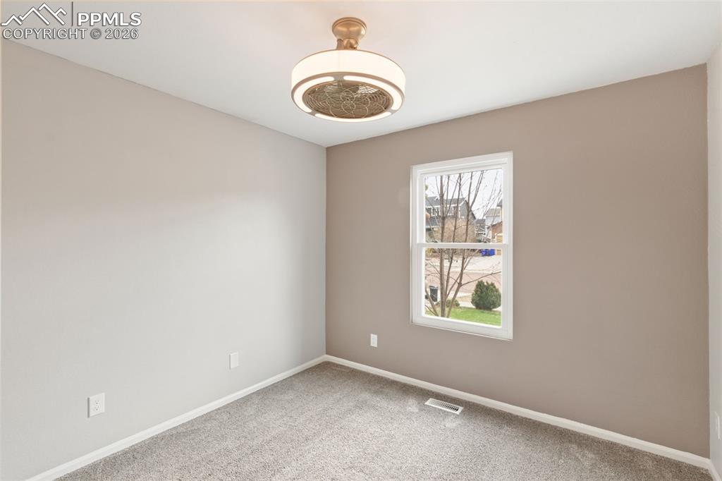 Image 15 of 21: Bedroom