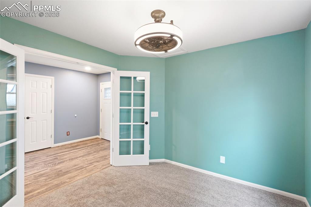 Image 7 of 21: Bedroom/office