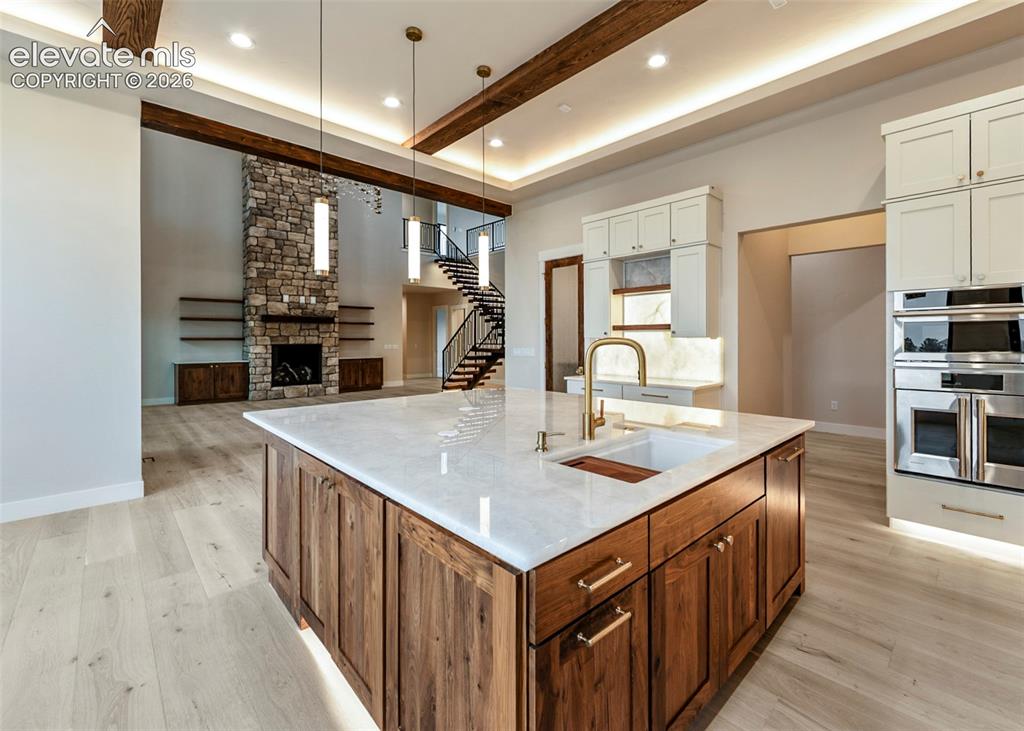 Image 8 of 50: Kitchen