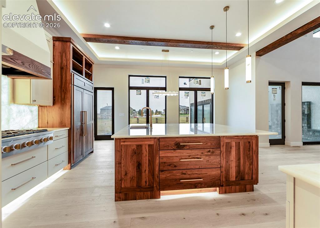 Image 9 of 50: Kitchen