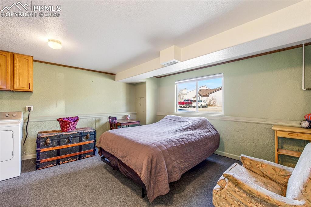 Image 19 of 28: Bedroom