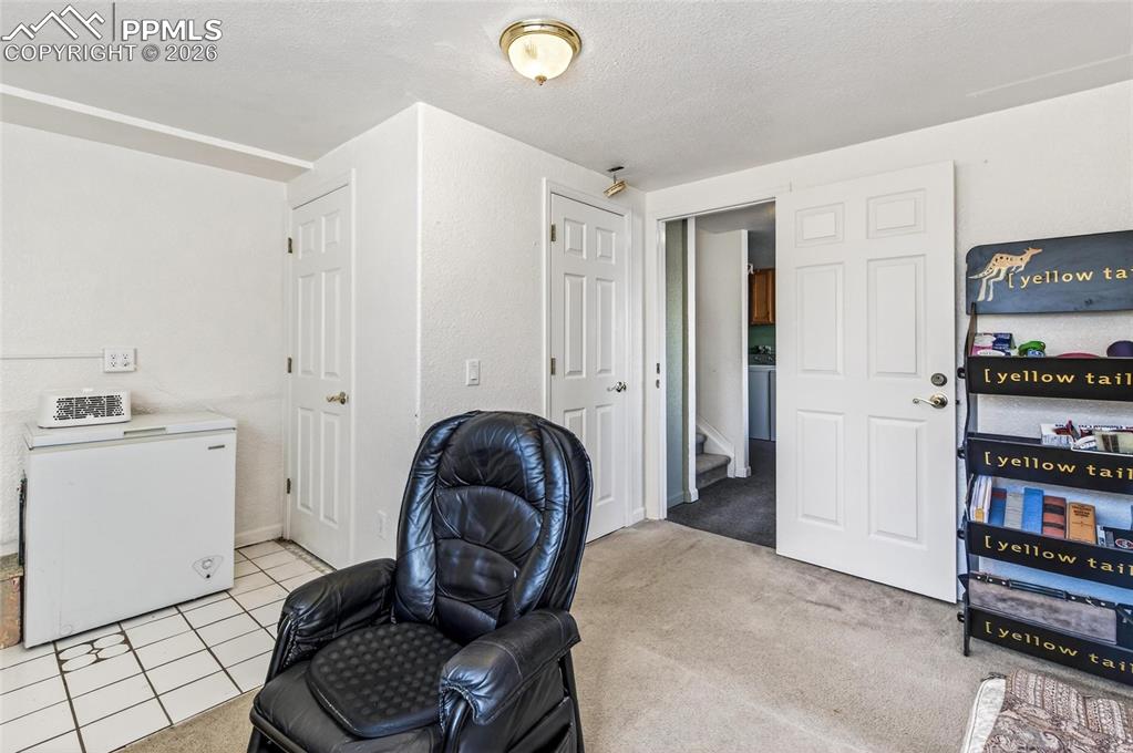 Image 23 of 28: Office