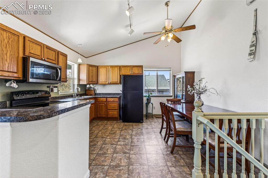 Image 6 of 28: Kitchen