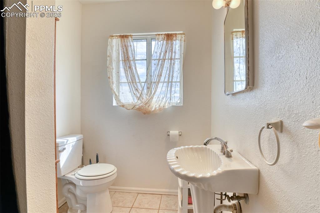 Image 14 of 37: Bathroom