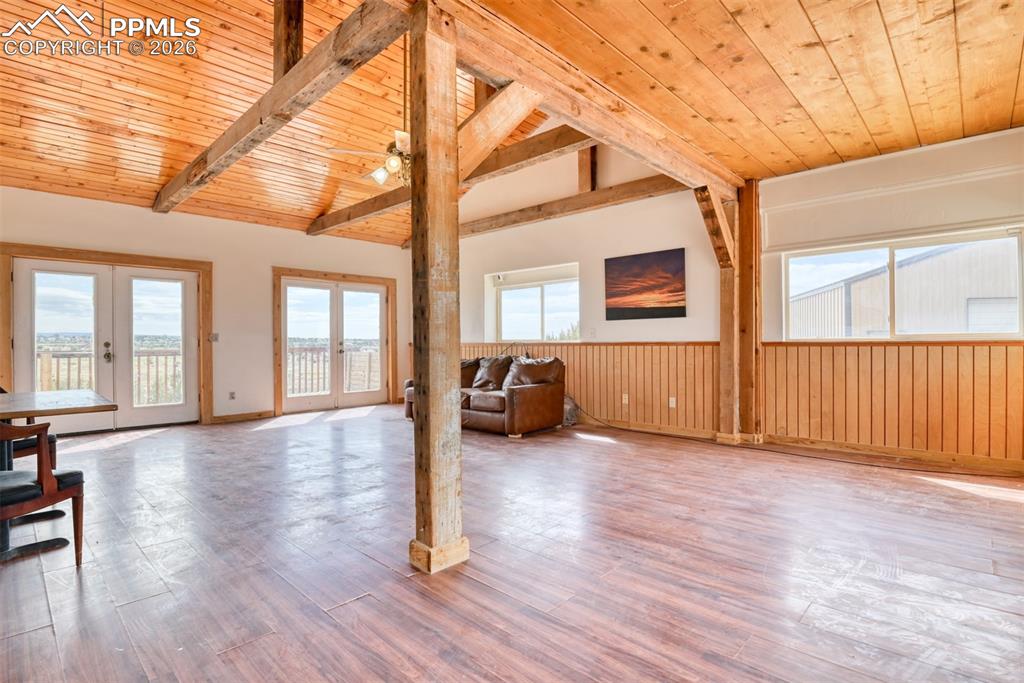 Image 27 of 37: Living Room