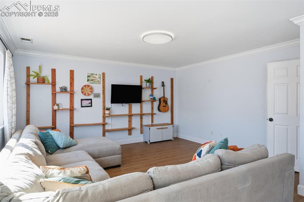 Image 16 of 50: Living Room