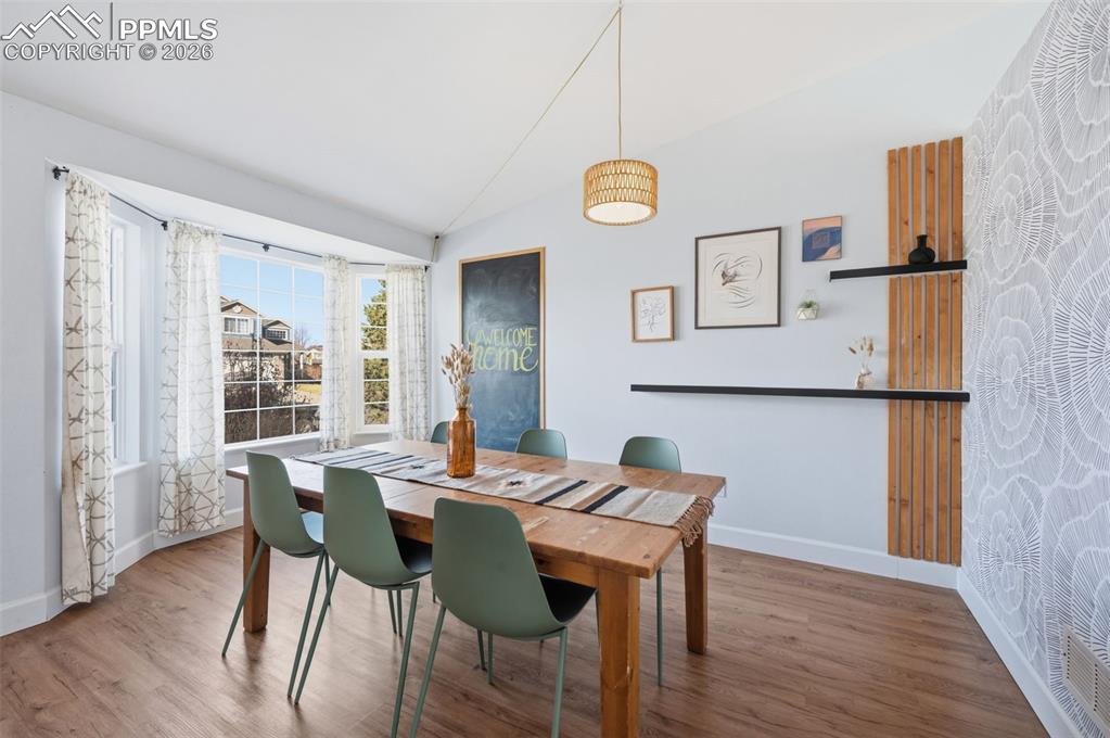 Image 8 of 50: Dining Area