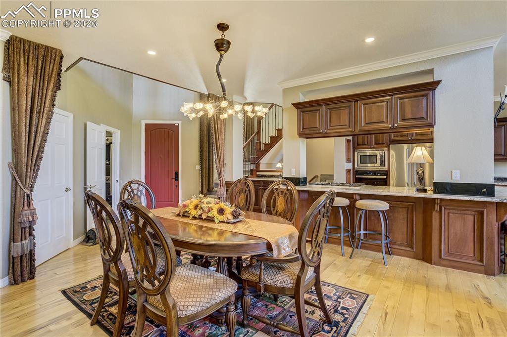 Image 19 of 49: Dining Area