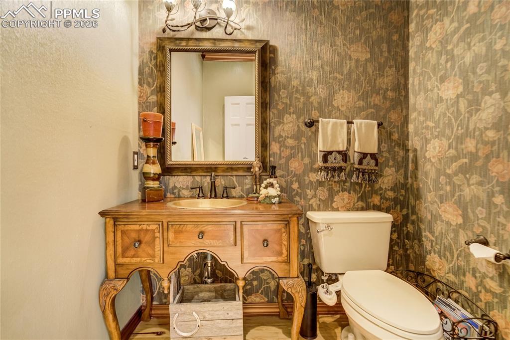 Image 20 of 49: Bathroom