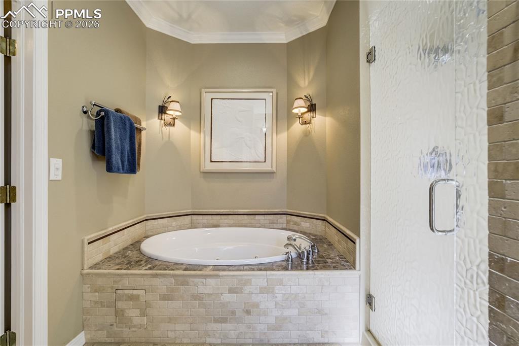 Image 24 of 49: Bathroom