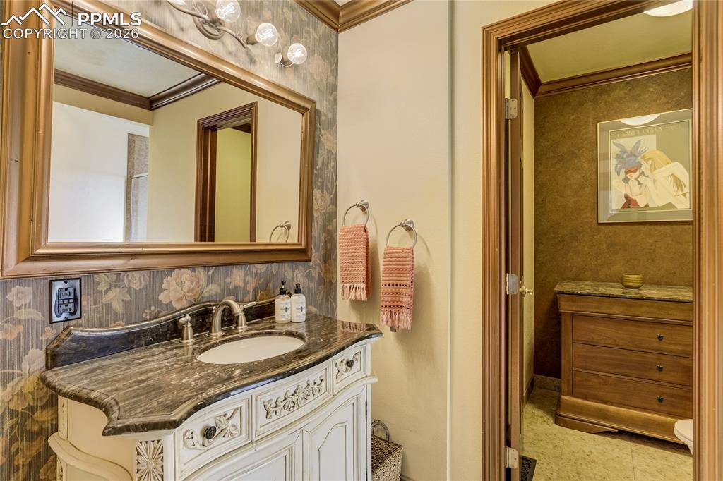 Image 32 of 49: Bathroom