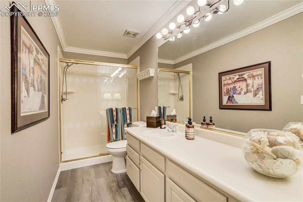 Image 36 of 49: Bedroom