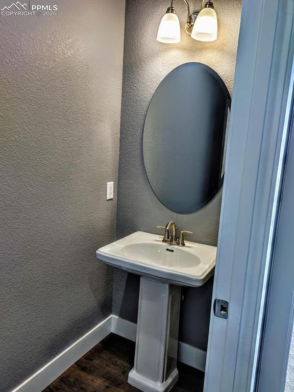 Image 19 of 29: Bathroom