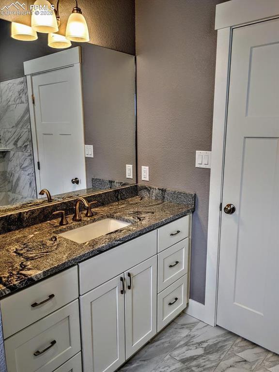 Image 21 of 29: Bathroom