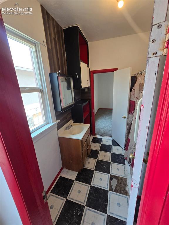 Image 14 of 19: Bathroom