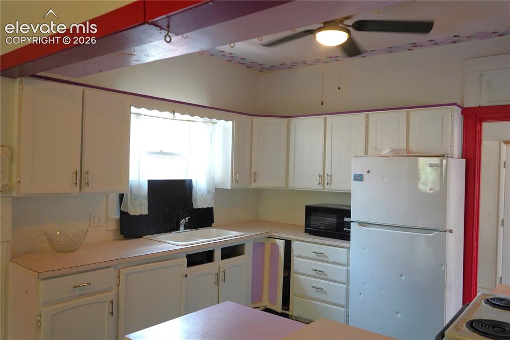 Image 6 of 19: Kitchen