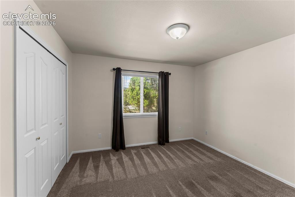 Image 19 of 50: Bedroom