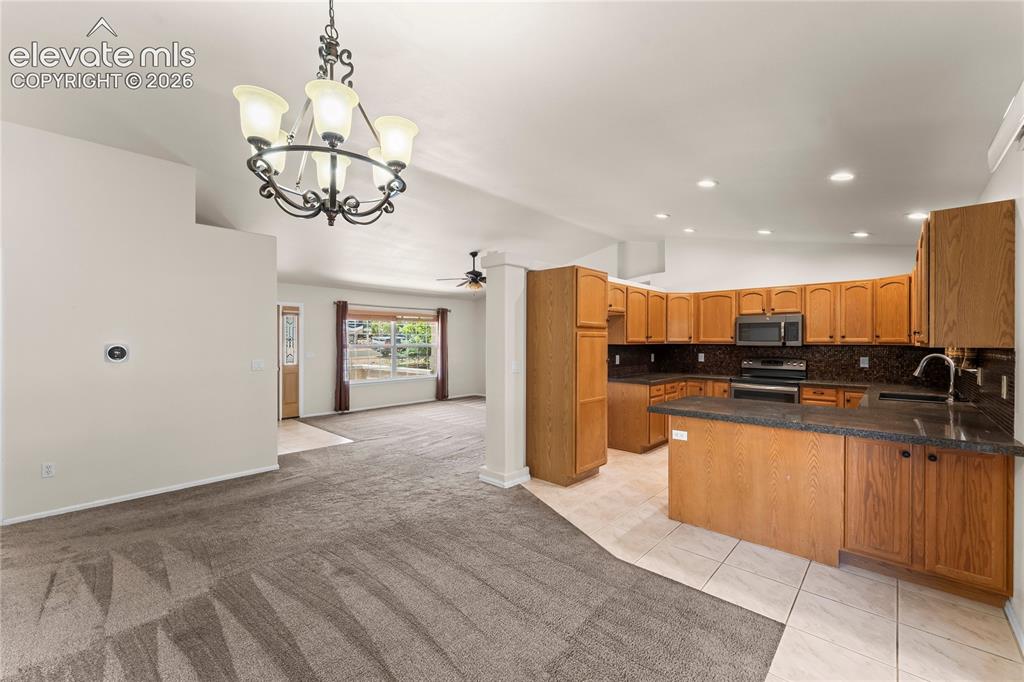 Image 9 of 50: Kitchen