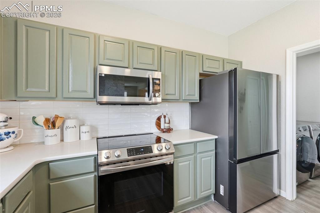 Image 16 of 50: Kitchen