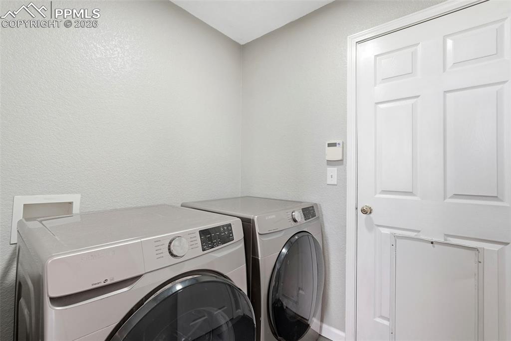 Image 19 of 50: Laundry