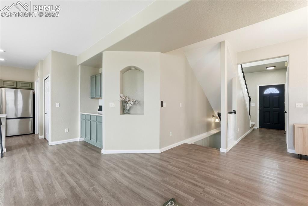 Image 20 of 50: Living Room