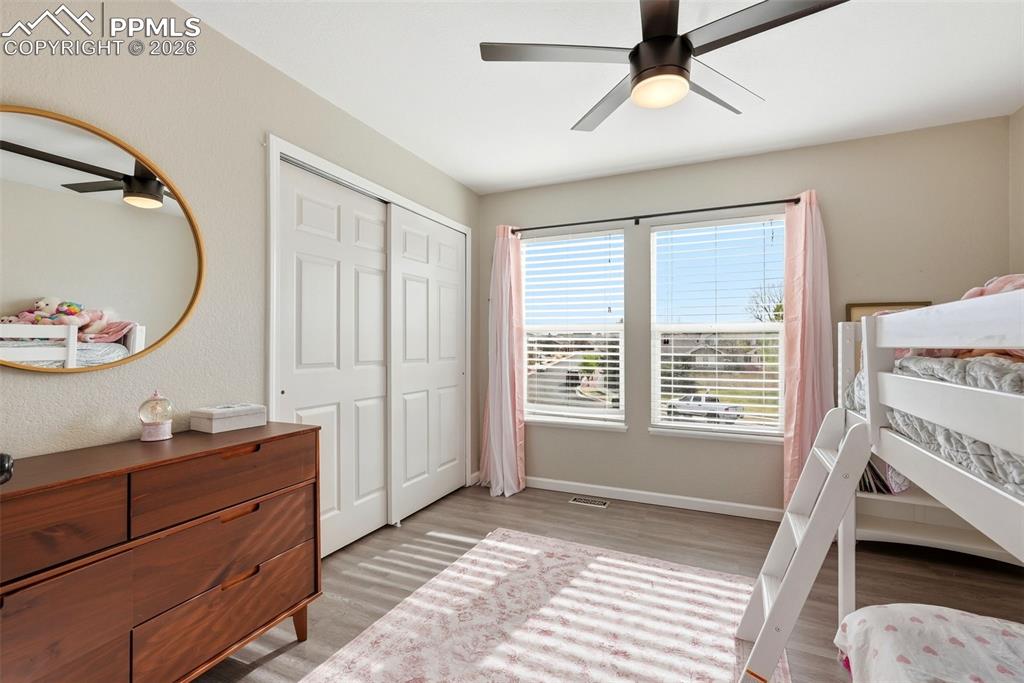 Image 26 of 50: Bedroom