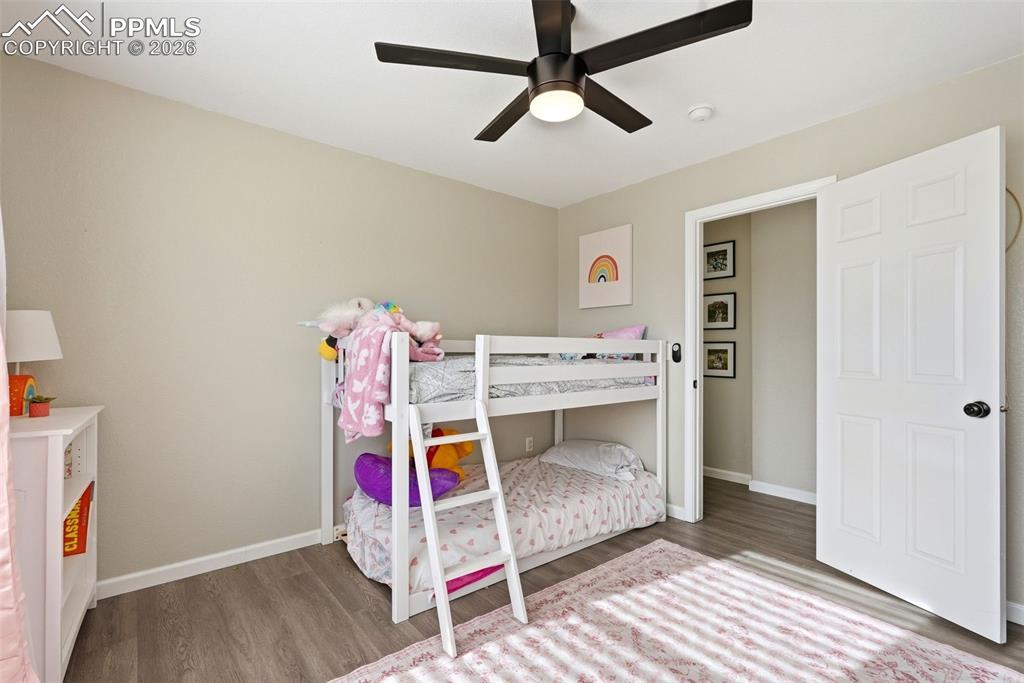 Image 27 of 50: Bedroom