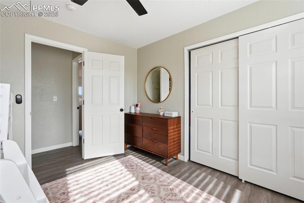 Image 28 of 50: Bedroom