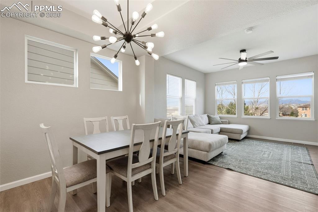 Image 5 of 50: Dining Area