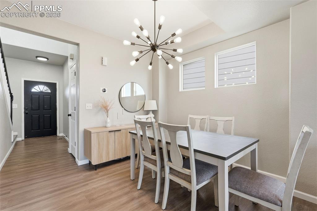 Image 6 of 50: Dining Area