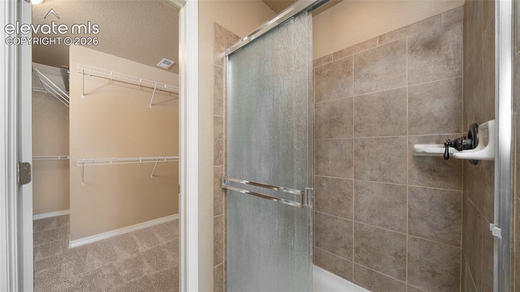 Image 18 of 29: Bathroom