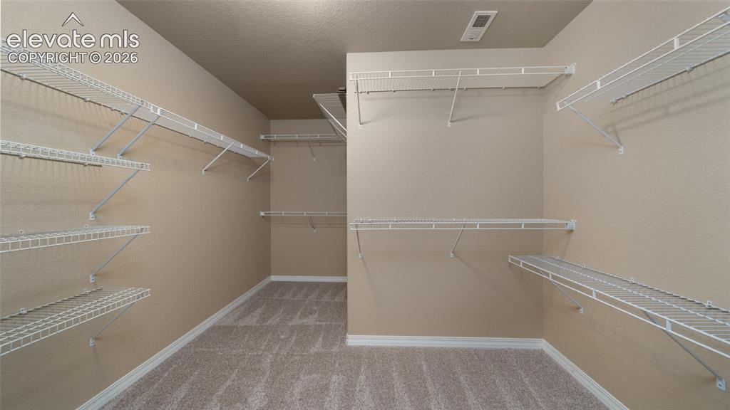 Image 19 of 29: Closet