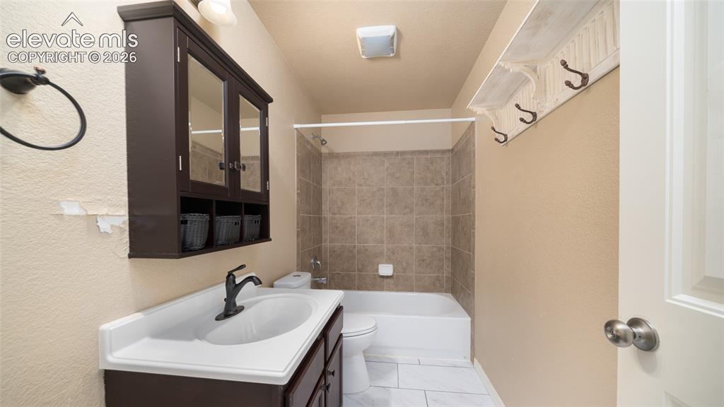 Image 21 of 29: Bathroom