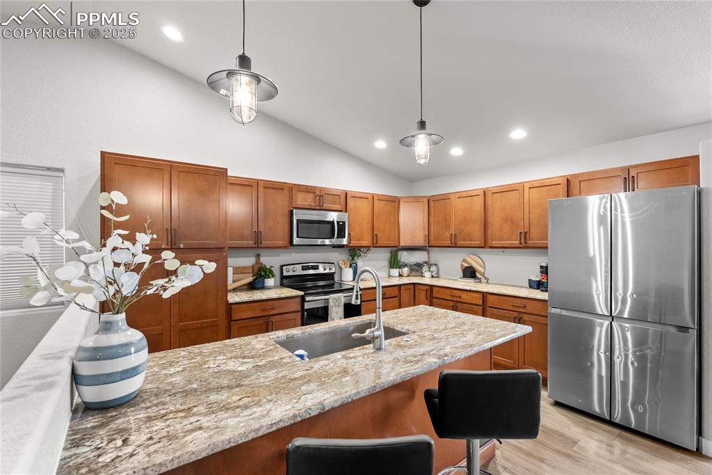 Image 10 of 31: Kitchen