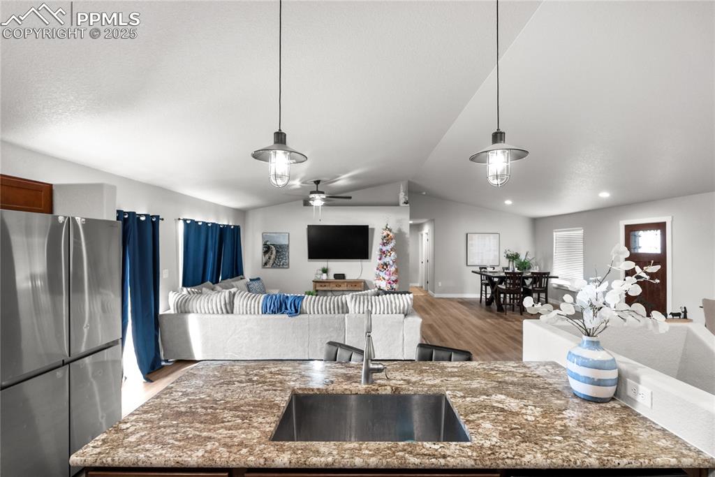 Image 11 of 31: Kitchen