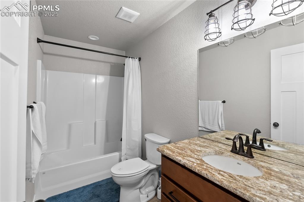 Image 13 of 31: full bath on main floor